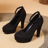 Elegante schwarze damen-pumps mit plateau