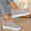 Slip-on wildleder sneaker - lässige damenschuhe mit wedge-sohle