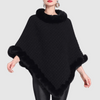 Gstrickter Poncho mit weicher Webstruktur – Stilvoller Damenponcho mit Kragen und Kunstfell