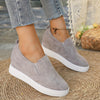 Slip-on wildleder sneaker - lässige damenschuhe mit wedge-sohle