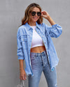 Oversized Denimbluse - Damenjeansjack mit fransigen Details und Knopfleiste