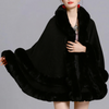 Luxuriöser cape-mantel - stilvolle damen-faux-fur-wickel