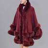 Luxuriöser cape-mantel - stilvolle damen-faux-fur-wickel