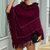 Damen rote strick-poncho – elegant mit feinen details