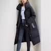 Lange wattierte Jacke – Winterjacke mit Kapuze und Taschen