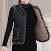 Quilted weste - stilvolle wattierte damen-gilet mit pompon-besatz