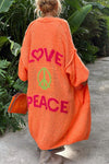 Gstrickti Damen-Cardigan – Oversizeds, langes Jäckli mit 'Love & Peace'-Design