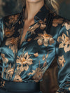 Goldene lotus bluse mit floralem satin-print – elegante blaue damenbluse