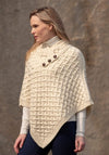 Aran super weiche merinowoll-poncho - elegante natürliche damenstrickmode