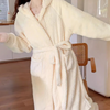 Beige dicke kuschelige pyjama-combo - luxuriöse loungebekleidung für damen